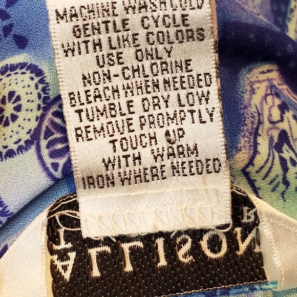 Allison Taylor Blue Design Stretch Button-Up. 285 - Picture 4 of 8